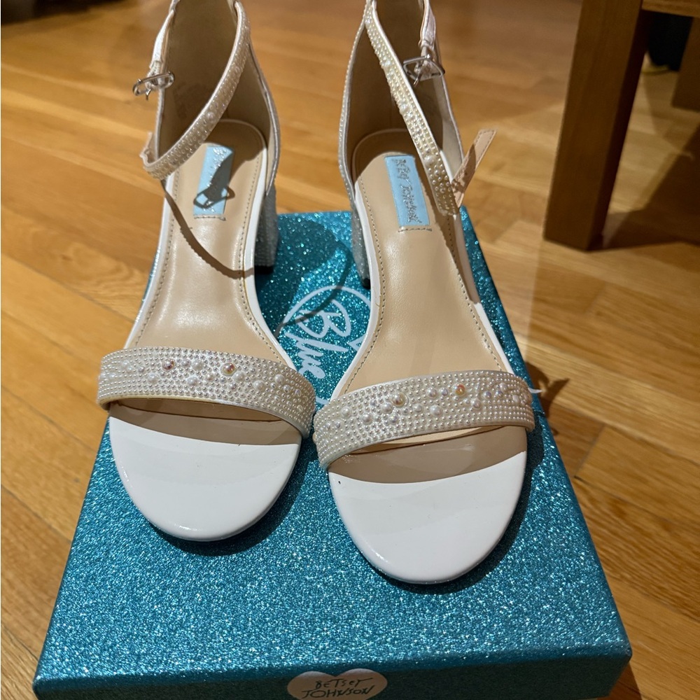 NWT Betsey Johnson White and Cream Heels